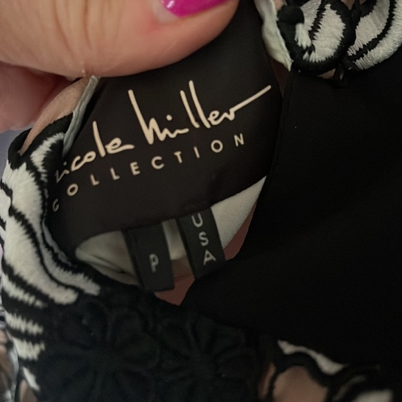 Nicole Miller collection, black&white lace dress with bell sleeves, nude lining. - Picture 9 of 9